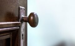 外出自粛、休業……緊急時の労務手続き