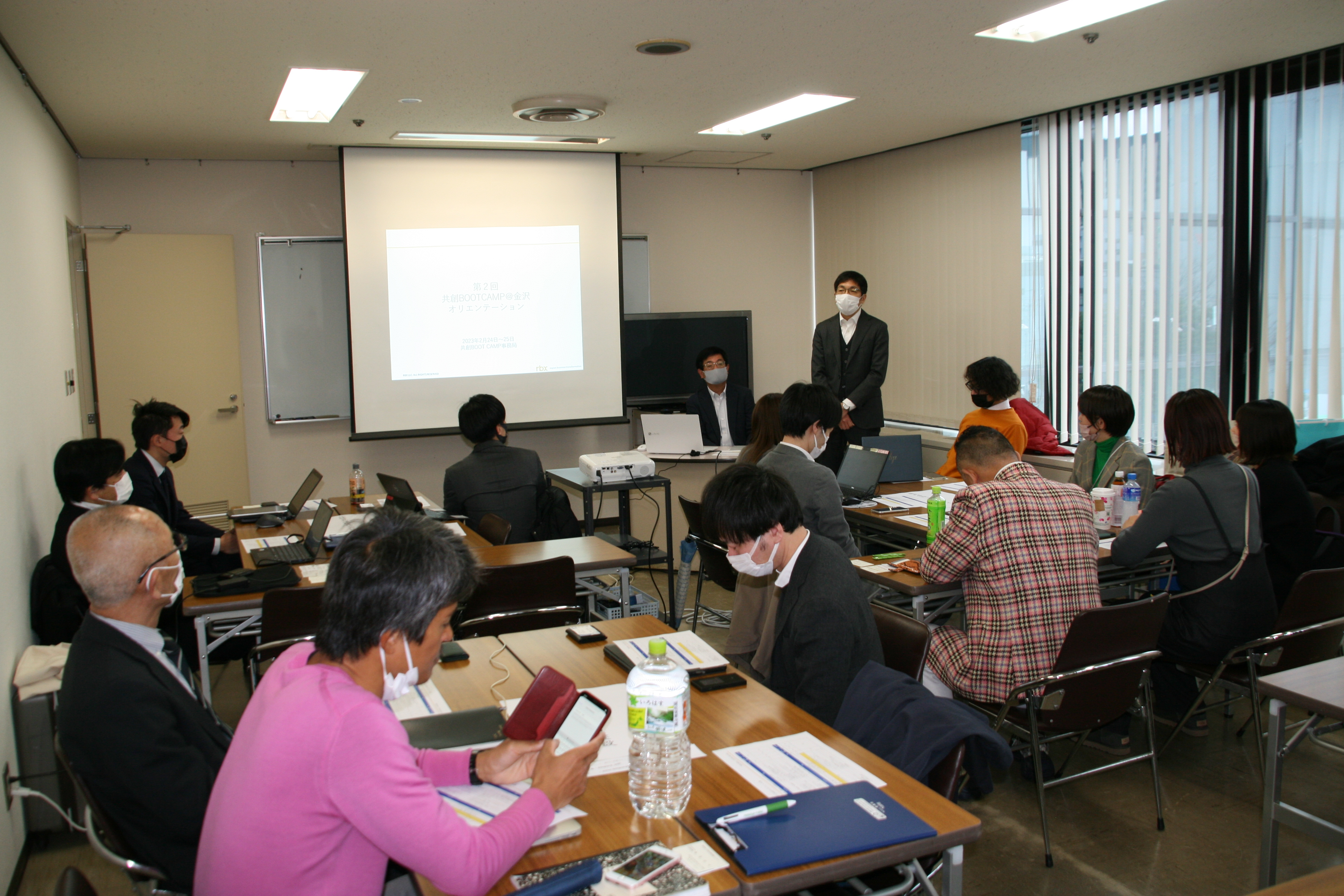 1日目。はじめに全体オリエンテーションをしている様子（写真提供：アイコック（協同組合全国企業振興センター））